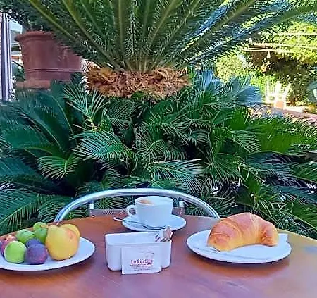 La Rustica Hotel *